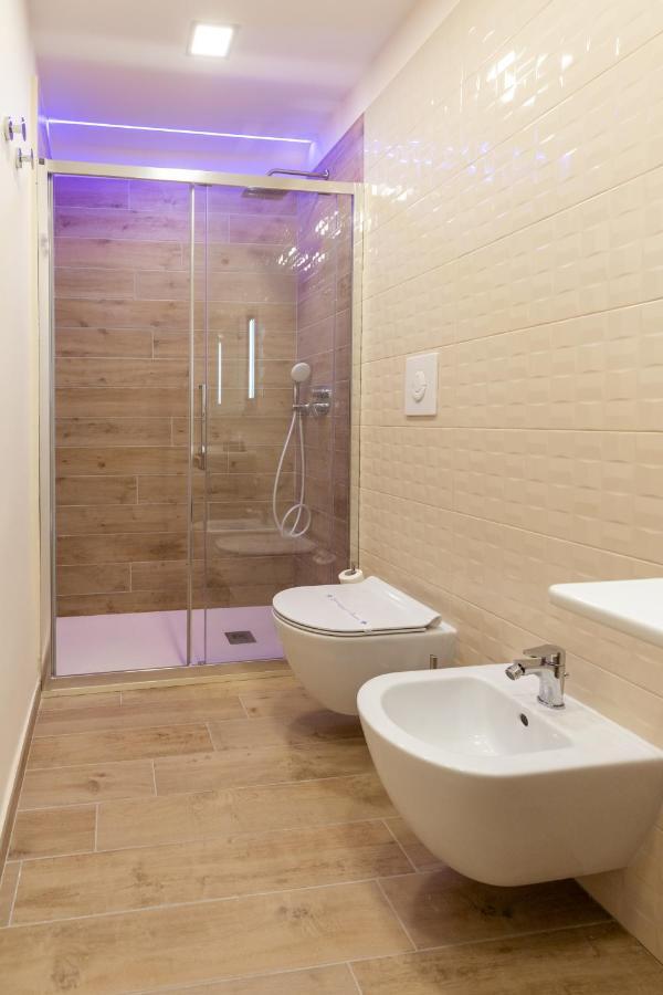 Toledo Rose Hotel Napoli Bagian luar foto